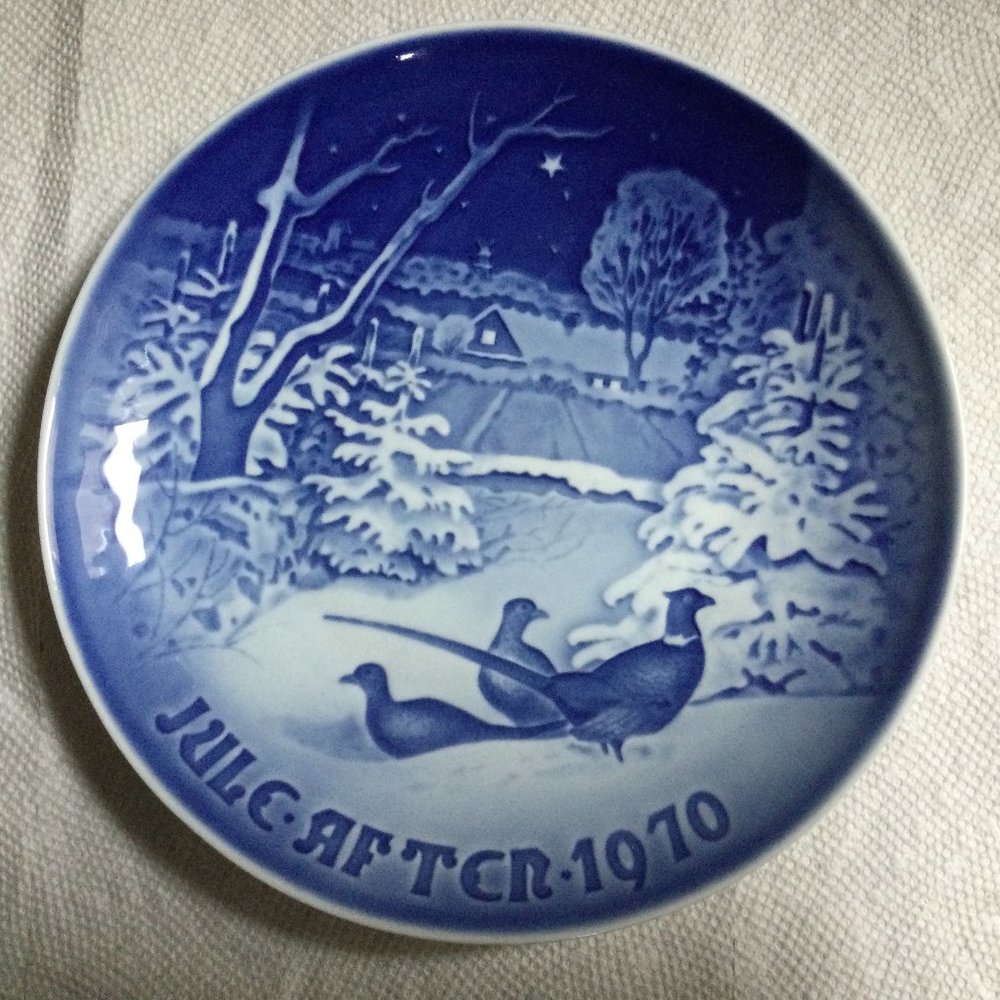 B&G Copenhagen Porcelain 'Jul i skovbrynet' 1970 Decorative Plate Denmark